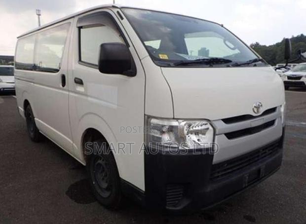 Toyota HiAce 2018 White - main view
