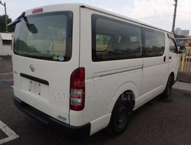 Toyota HiAce 2018 White - thumbnail 2