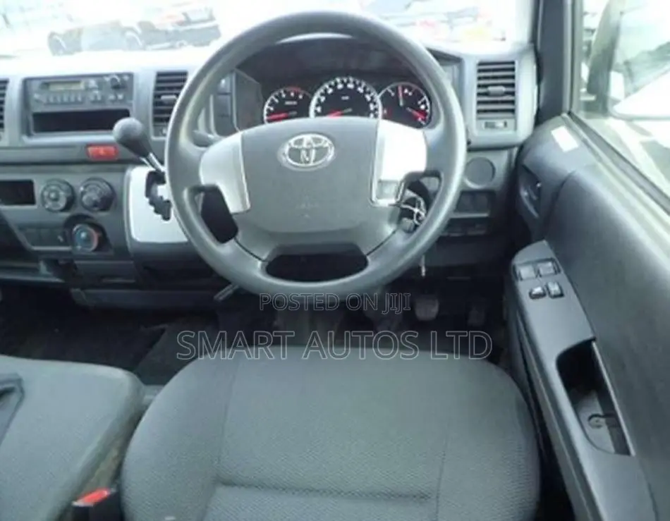 Toyota HiAce 2018 White