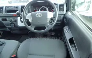 Toyota HiAce 2018 White