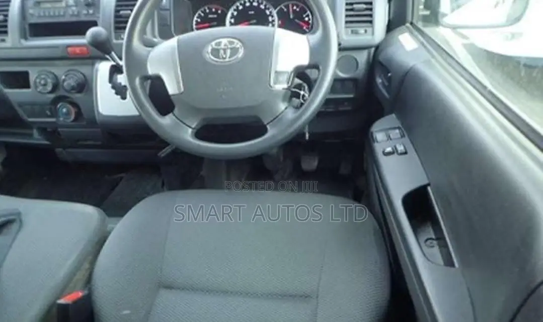 Toyota HiAce 2018 White