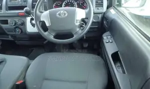 Toyota HiAce 2018 White