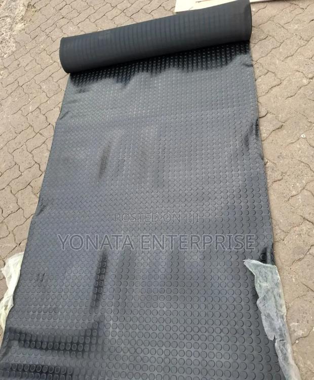Coin Mat , Round Stud Rubber Mat - main view
