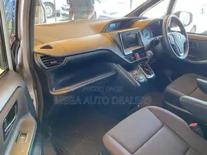 Toyota Noah 2018 Yellow