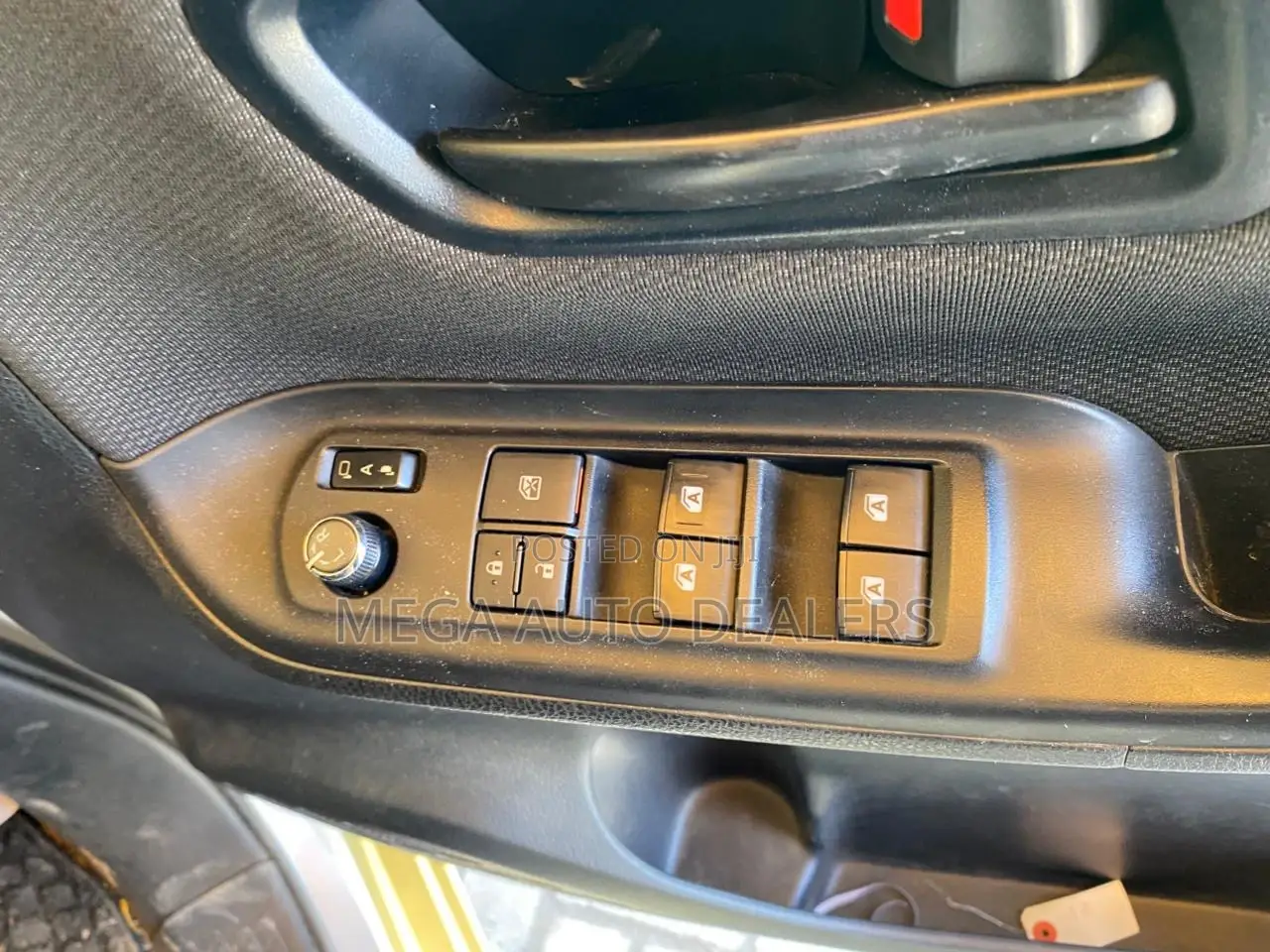 Toyota Noah 2018 Yellow