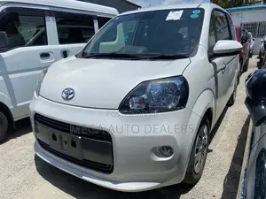 Toyota Porte 2018 White