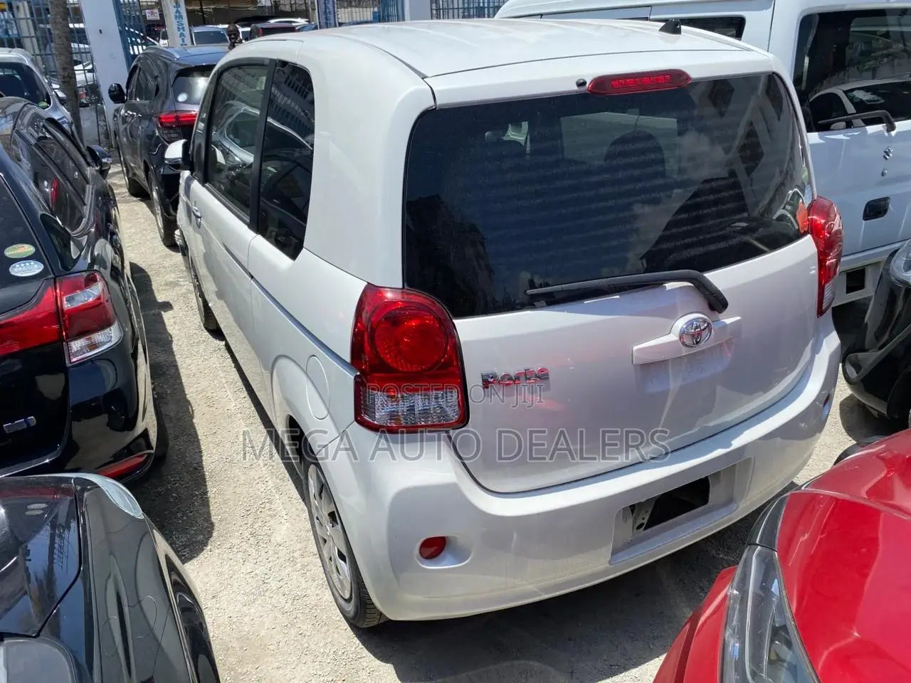 Toyota Porte 2018 White