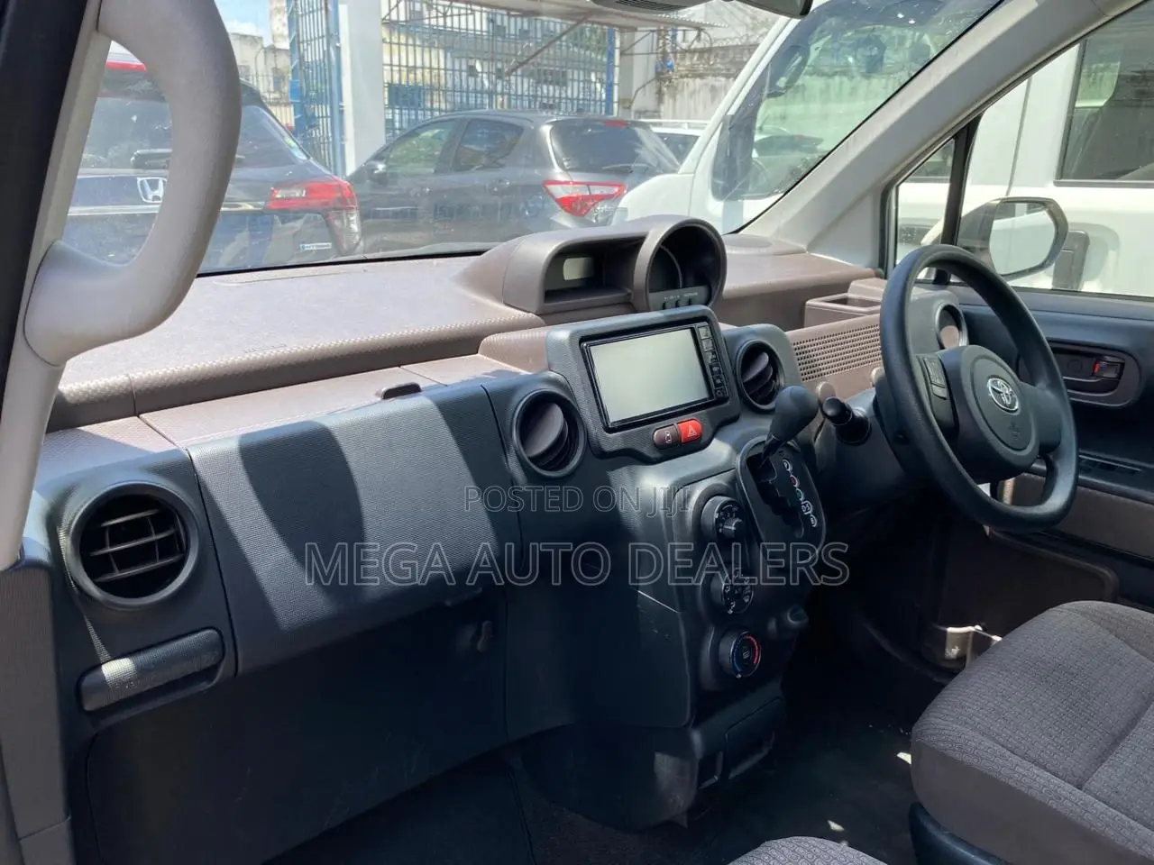 Toyota Porte 2018 White