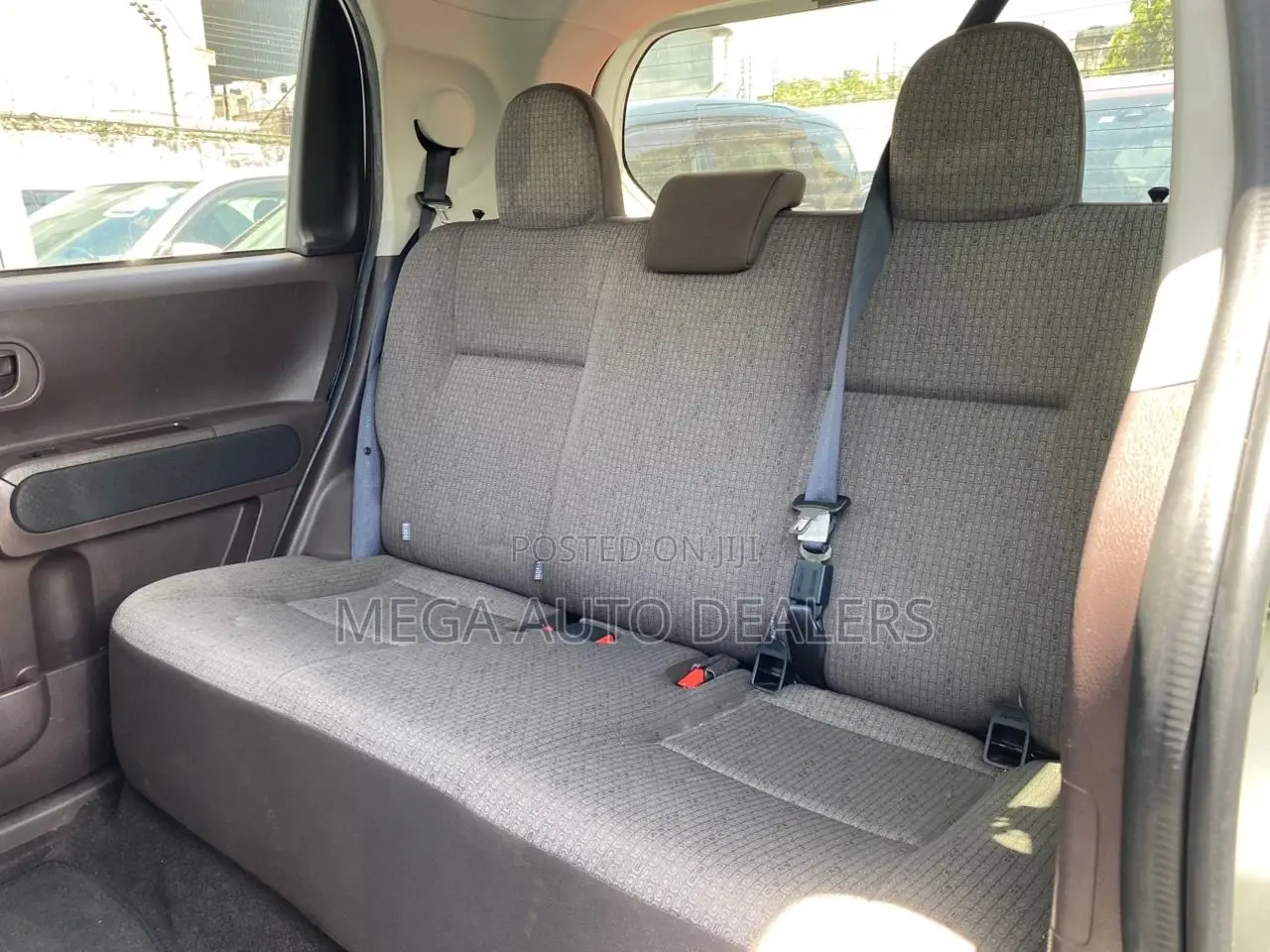 Toyota Porte 2018 White