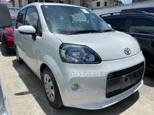 Toyota Porte 2018 White