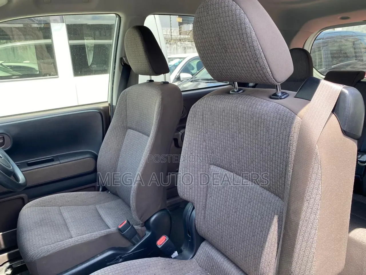 Toyota Porte 2018 White