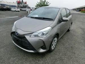 Toyota Vitz 1.3 FWD 5dr 2018 Gray