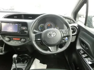 Toyota Vitz 1.3 FWD 5dr 2018 Gray