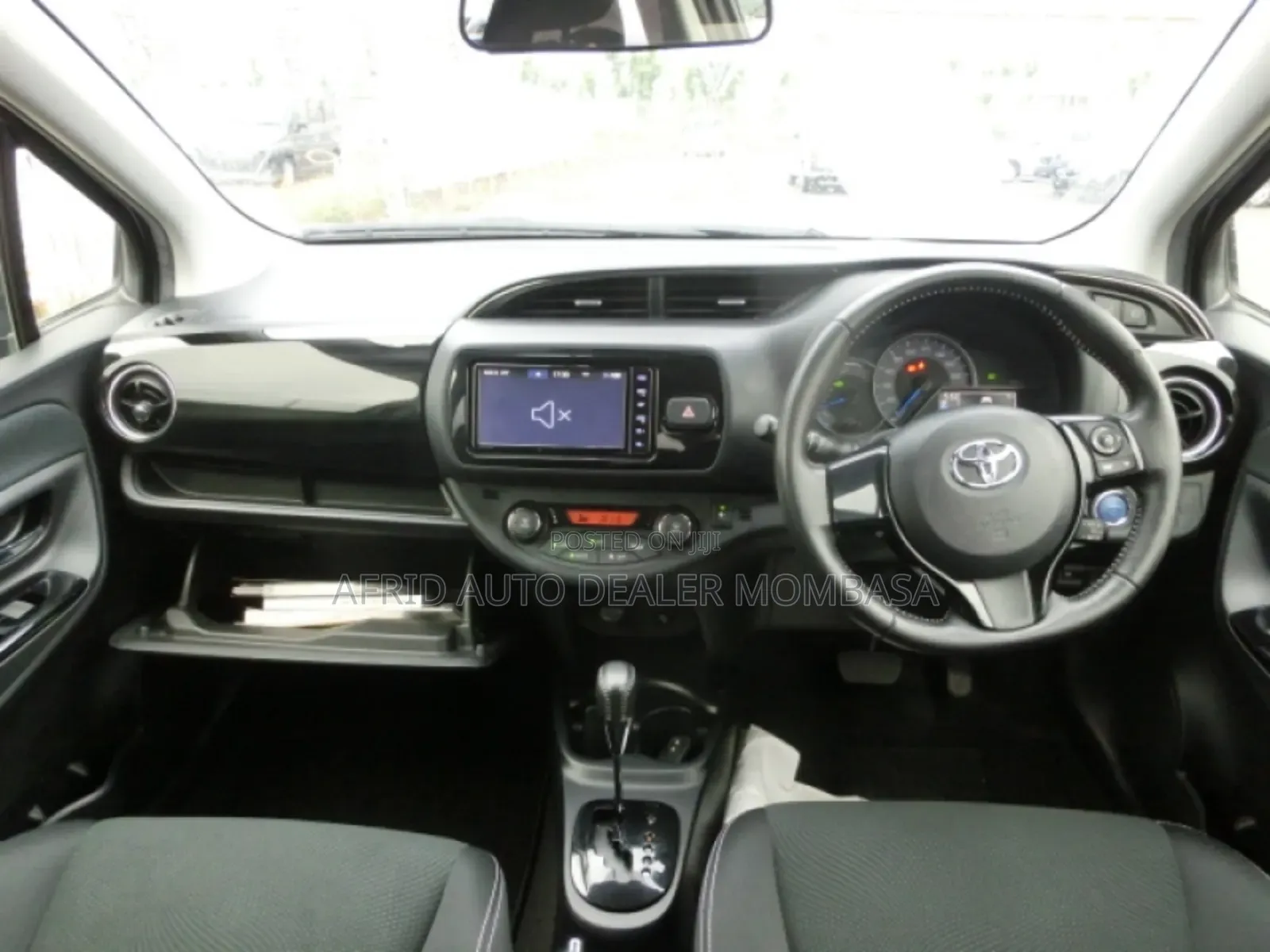 Toyota Vitz 1.3 FWD 5dr 2018 Gray