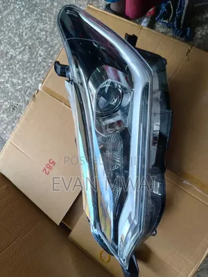 Headlight Xenon Headlight Fielder 2017 Brand New