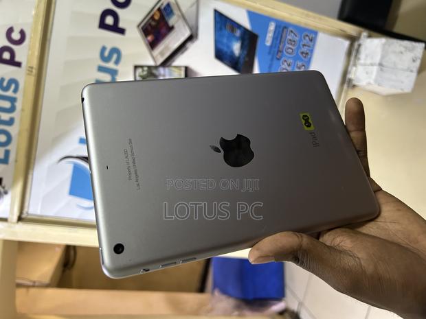 Apple iPad mini 3 16 GB Gray - thumbnail 3