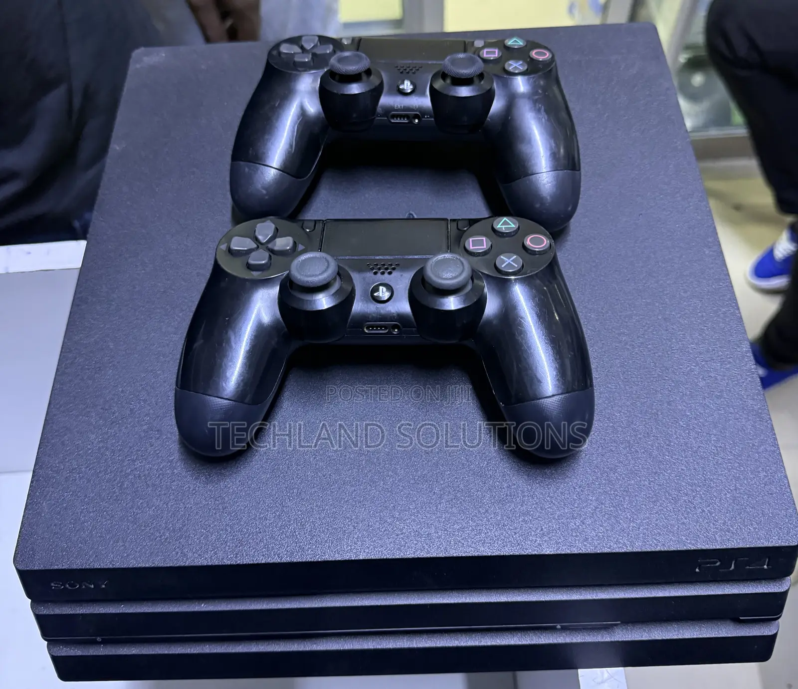 Neatly Used Chipped Ps4 Pro + 19 Games