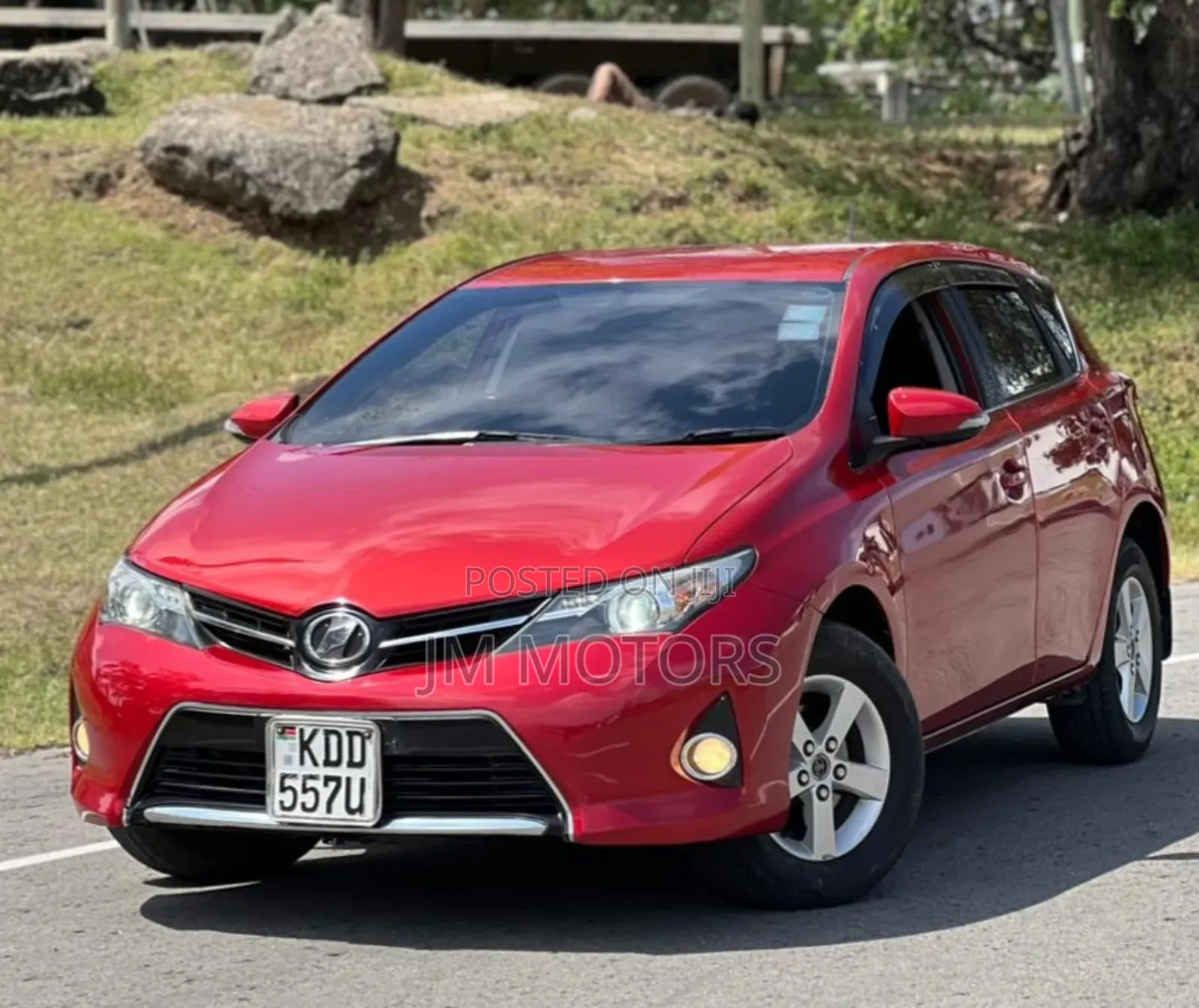 Toyota Auris 2015 Maroon