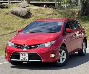 Toyota Auris 2015 Maroon
