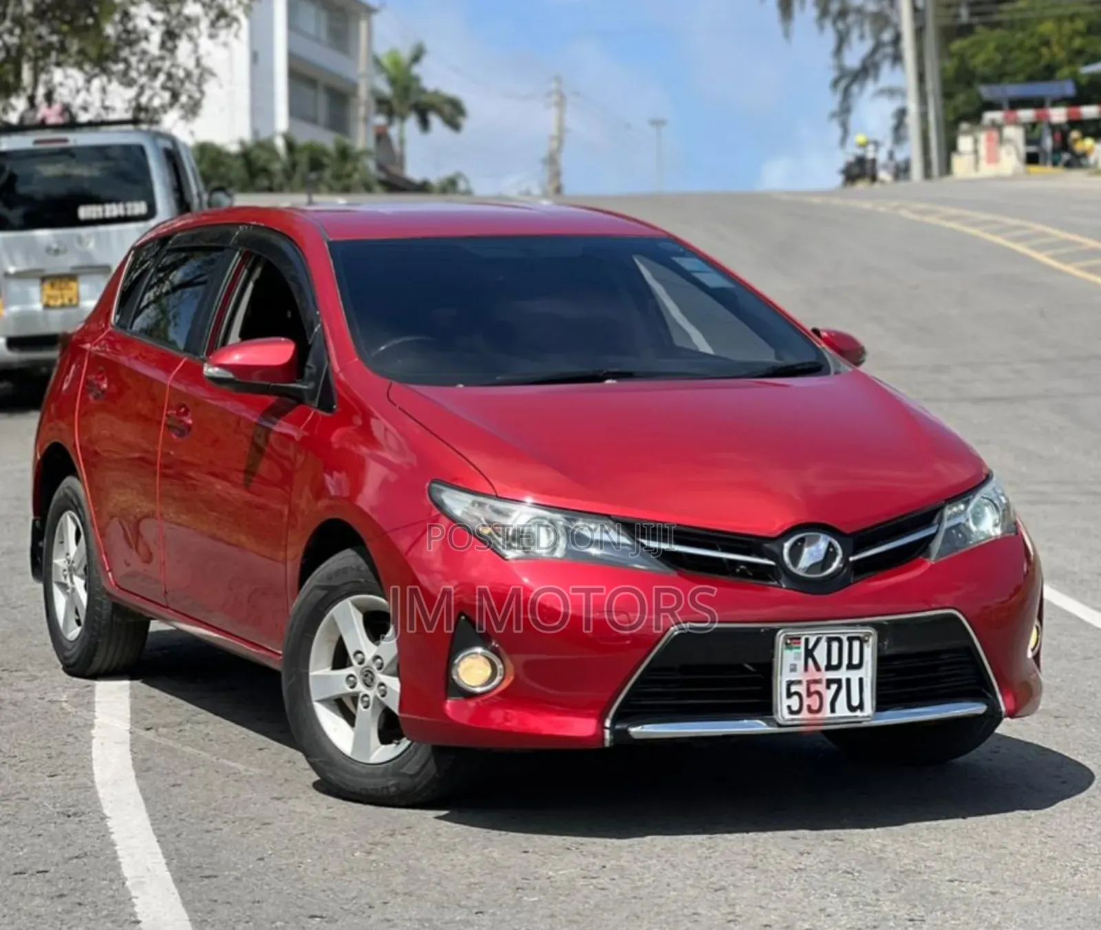 Toyota Auris 2015 Maroon
