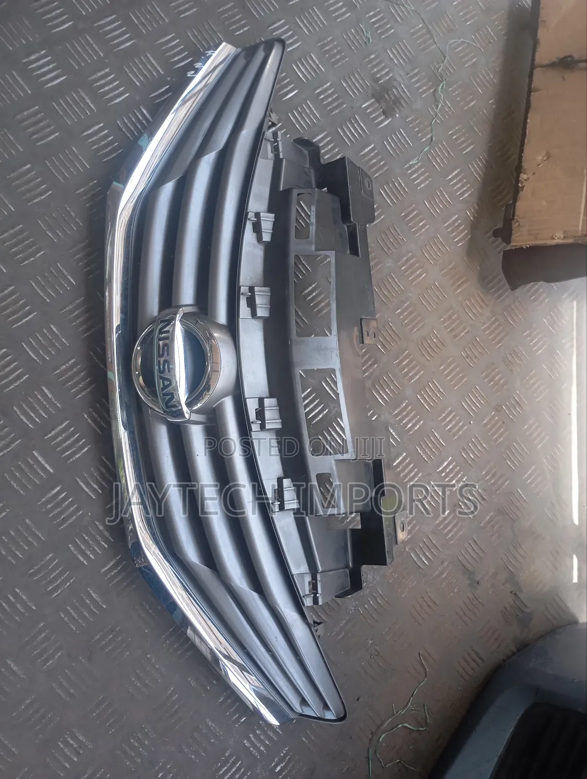 Nissan Note E12 Grill