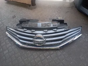 Nissan Note E12 Grill