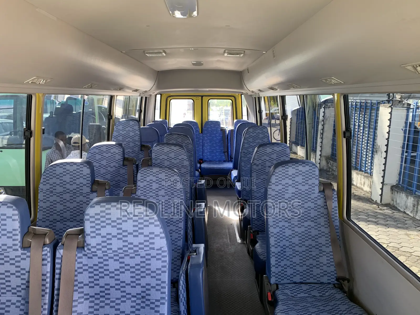 Mitsubishi Fuso Rosa 2018 Yellow