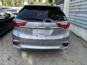 Honda Fit Shuttle 1.5 Hybrid 2WD 2018 Silver