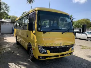 Mitsubishi Fuso Rosa 2018 Yellow