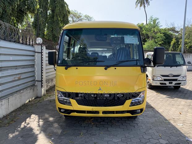 Mitsubishi Fuso Rosa 2018 Yellow - thumbnail 2