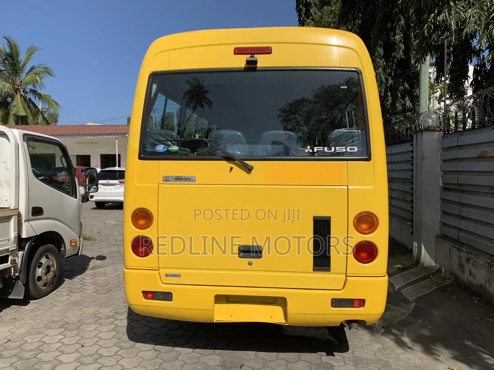 Mitsubishi Fuso Rosa 2018 Yellow