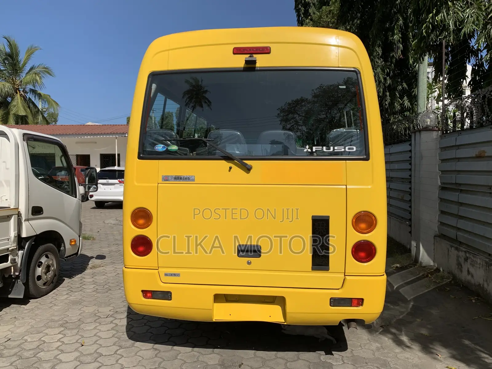 Mitsubishi Fuso Rosa 2018 Yellow