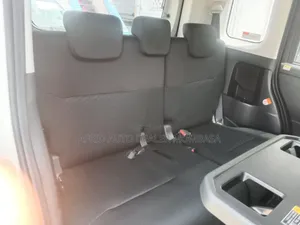 Toyota Tank 1.0 FWD 2019 White