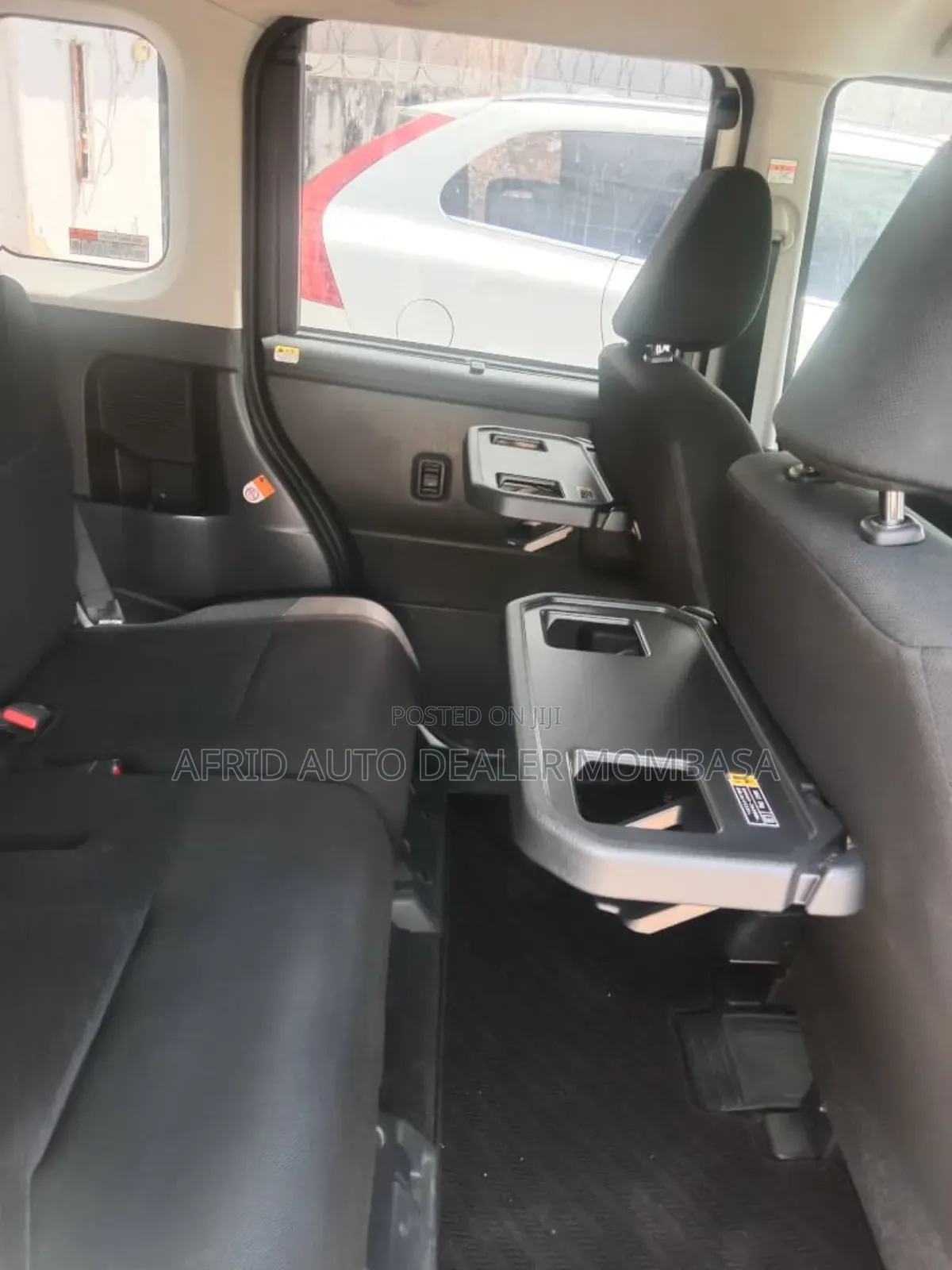 Toyota Tank 1.0 FWD 2019 White