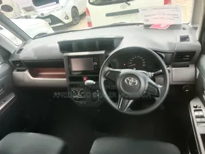 Toyota Tank 1.0 FWD 2019 White