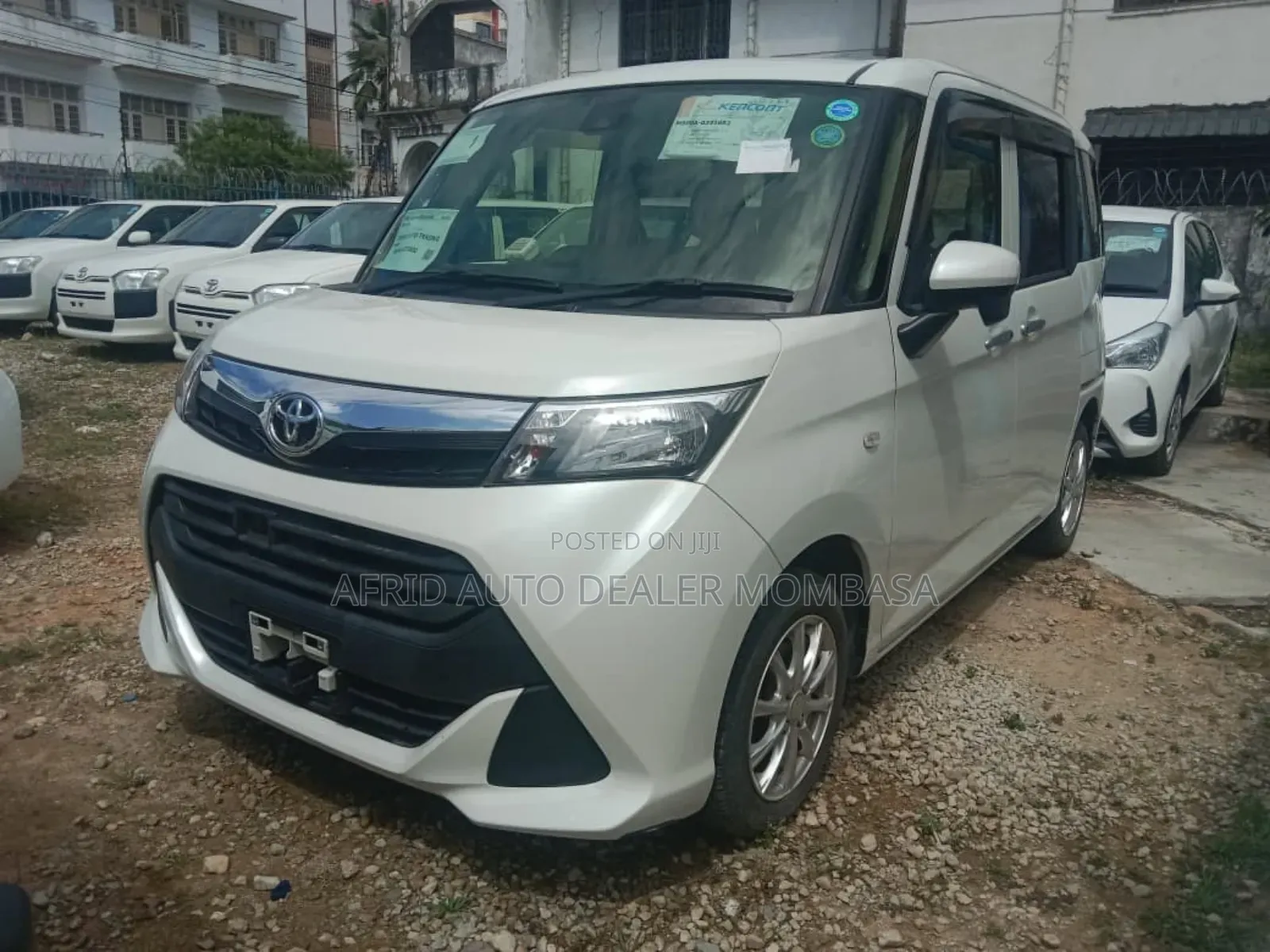 Toyota Tank 1.0 FWD 2019 White