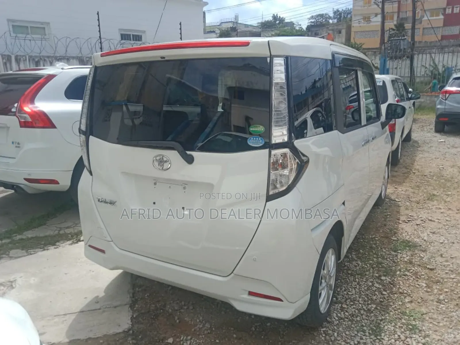 Toyota Tank 1.0 FWD 2019 White