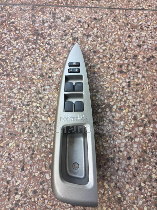 Toyota Ractis Main Window Switch