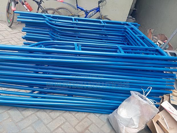 Durable Worksite Safety Ladder - main view