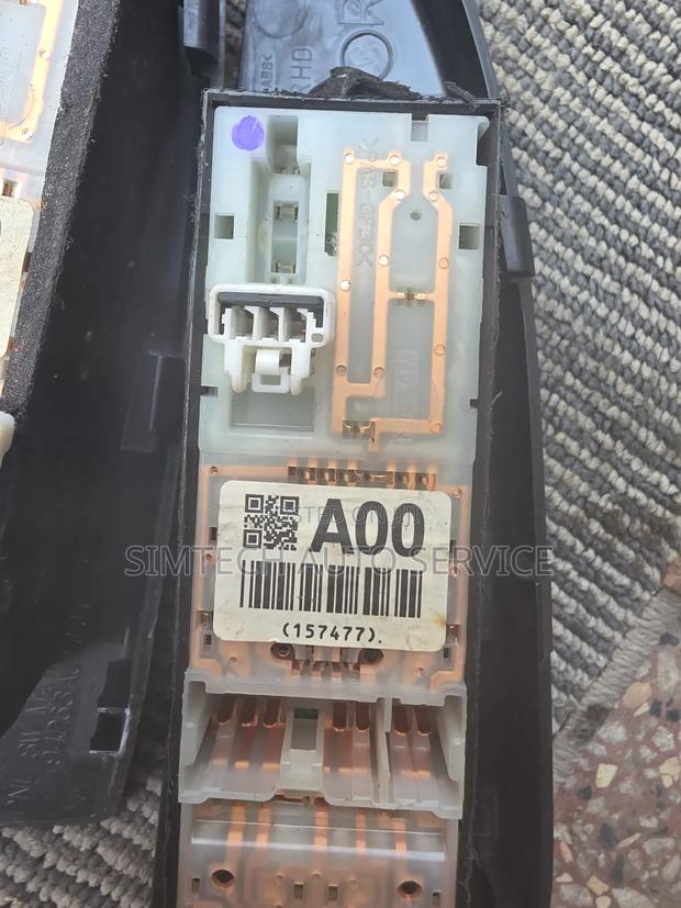 Subaru Legacy Main Window Switch - thumbnail 3