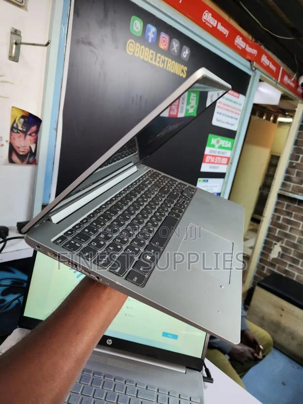 Laptop Lenovo Yoga 11e 4GB Intel Celeron HDD 128GB - main view