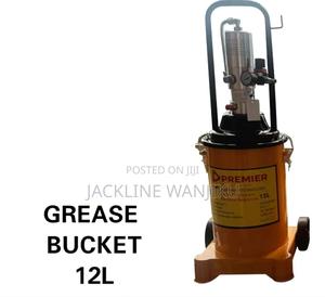 12l Grease Bucket Machine - main view