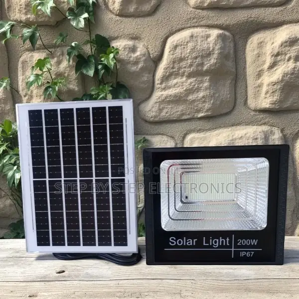 Powerful 200w Ip67 Waterproof Solar Flood Light With Inbuilt Battery