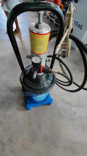 Heavy Duty 13kg Pneumatic Grease Pump Bucket Machine. - thumbnail 2