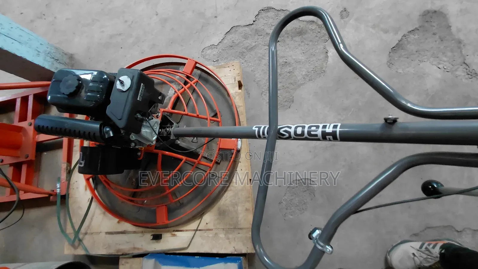 Heavy Duty Power Trowel/Float Machine With Pan Loncin Engine.
