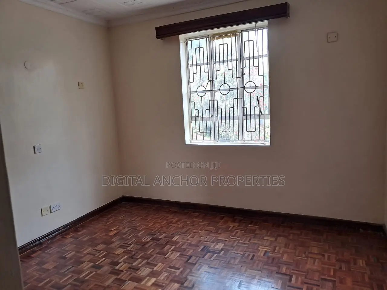 Office / Restuarant Rent Space Availble