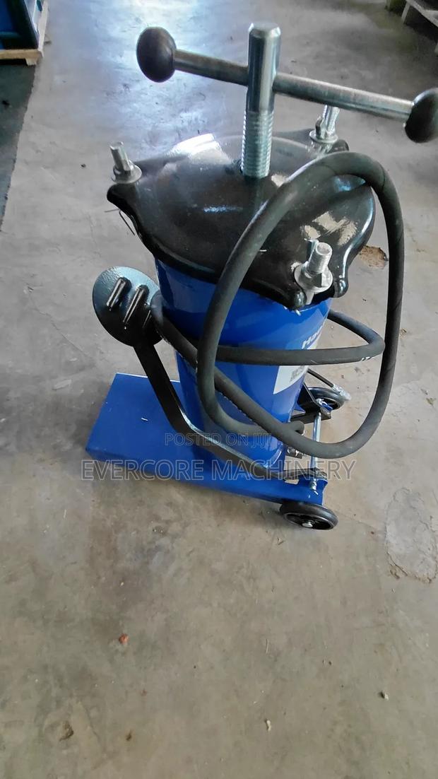 Commercial Pedal Grease Injector Machine Heavy Duty