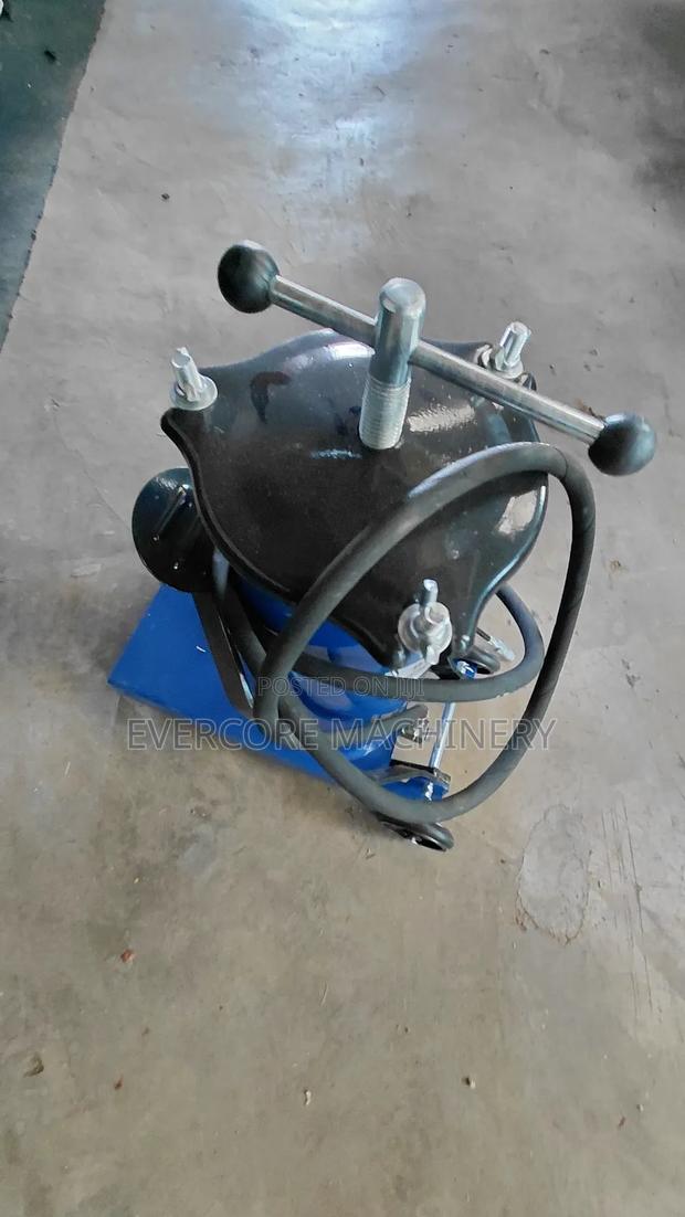 Commercial Pedal Grease Injector Machine Heavy Duty - thumbnail 3