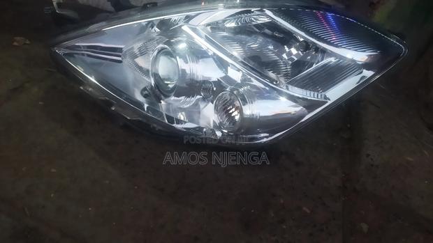 Toyota Isis 2007-2013 Headlight - thumbnail 2
