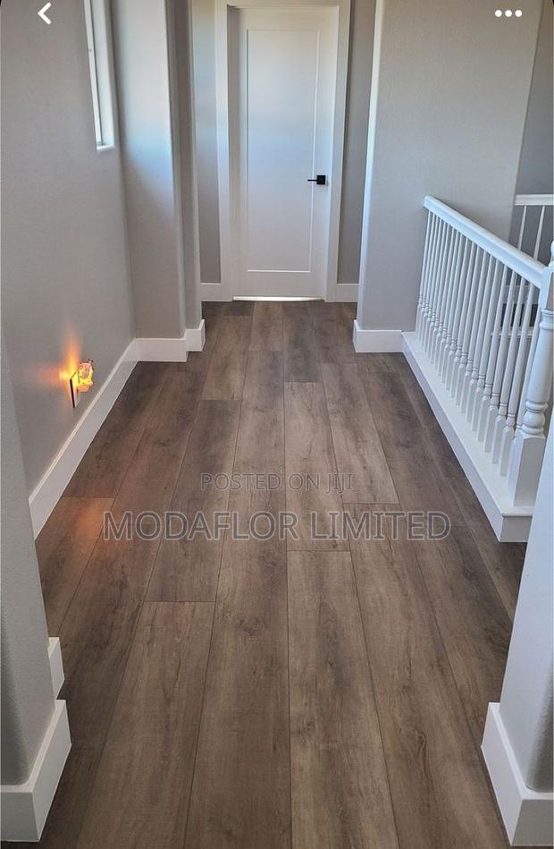 Wood Texture SPC Flooring – Modern, Durable Waterproof - main view